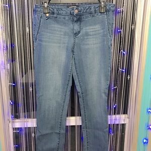 d.jeans skinny with no pockets. Accentuates butt